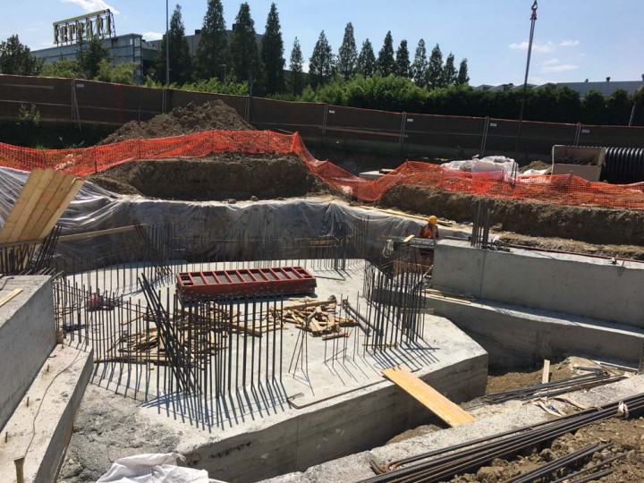 Prove di carico su solai con piscine in PVC con verifica degli abbassamenti trasduttori di spostamento .